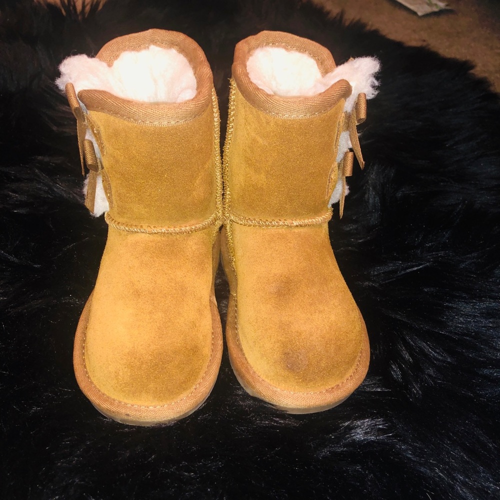 COPY - Kookaburra by Ugg size 6c toddler boot